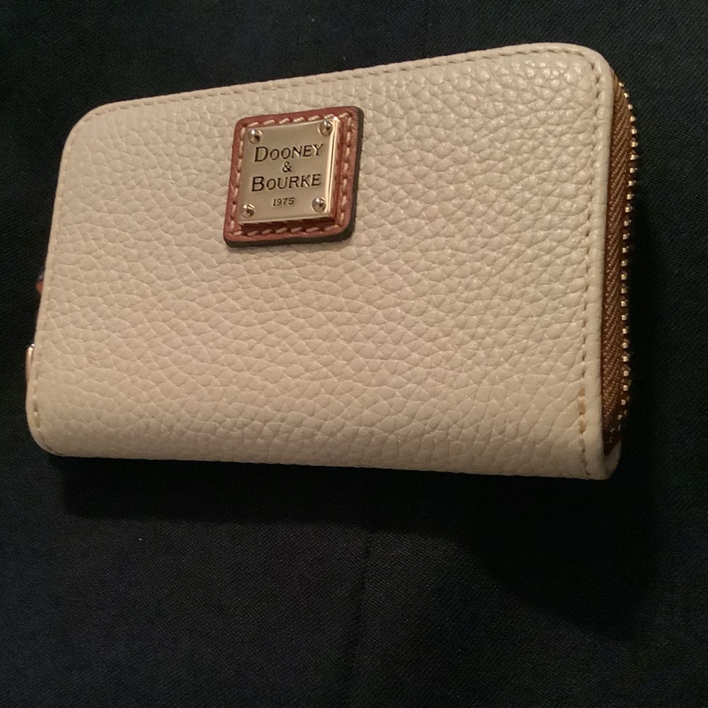 Dooney & Bourke Pebble Grain zip Around Wallet - Picture 3 of 4
